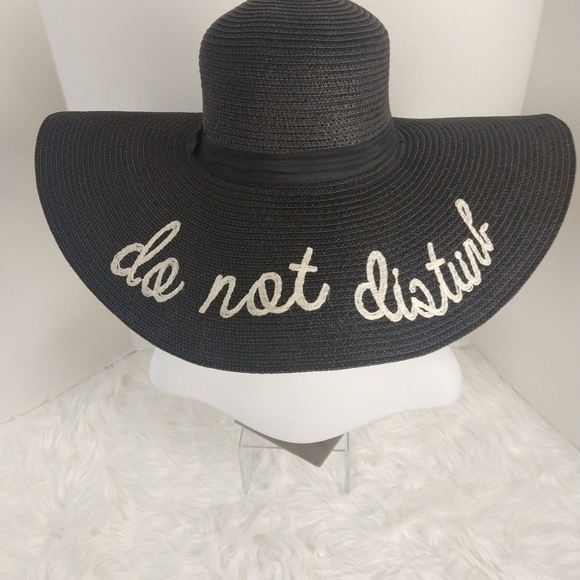 Accessories - Wide Rim Beach Hat